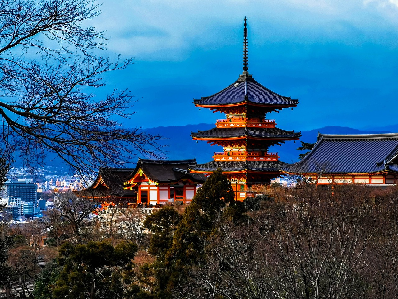 Kyoto (京都, Kyōto) served as Japan's capital